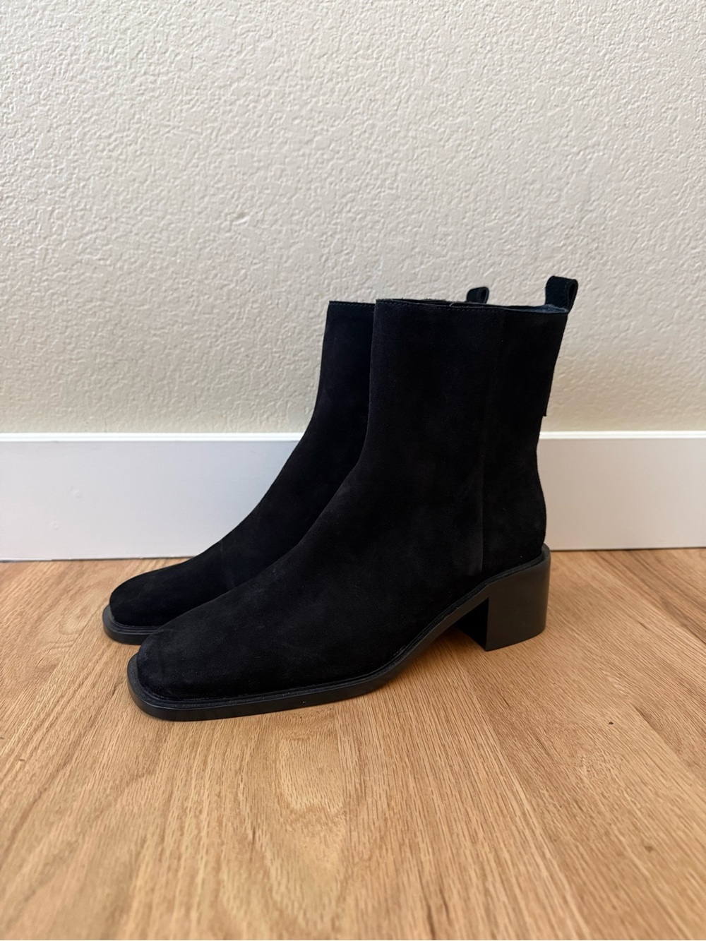 LIKE NEW Everlane $278 Suede The City Boot Black Square Toe Block Heel 10